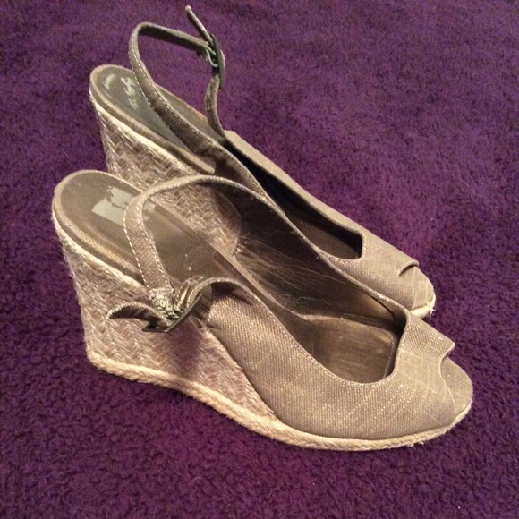 Unbranded shimmery glittery tan peep toe wedges - Picture 3 of 6